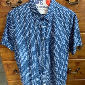 Vineyard Vines men’s short sleeve shirt